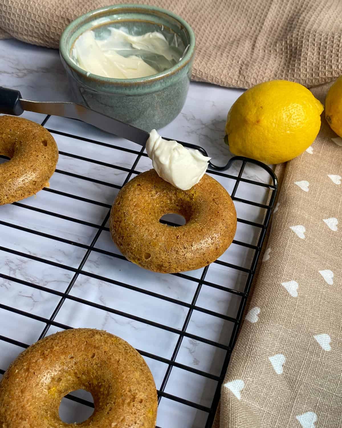 The best lemon cheesecake donuts