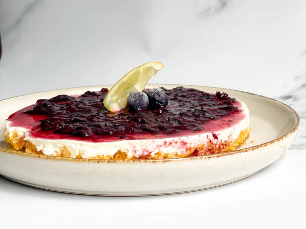 low calorie lemon and blueberry cheesecake