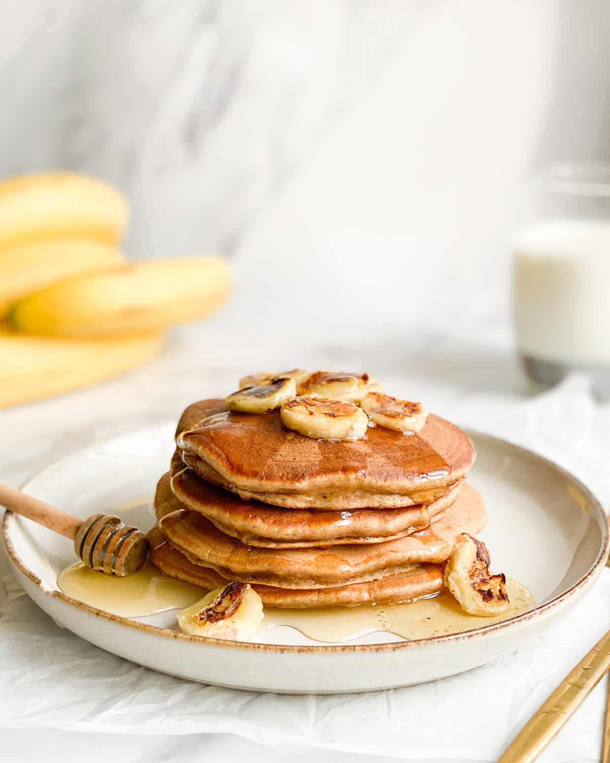The best low calorie banana bread pancakes