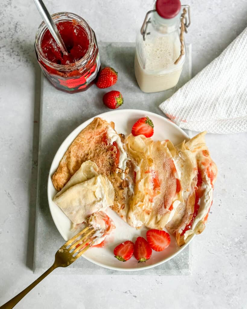 low calorie strawberries and cream crepes