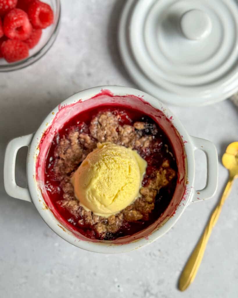 low calorie single serve berry crumble
