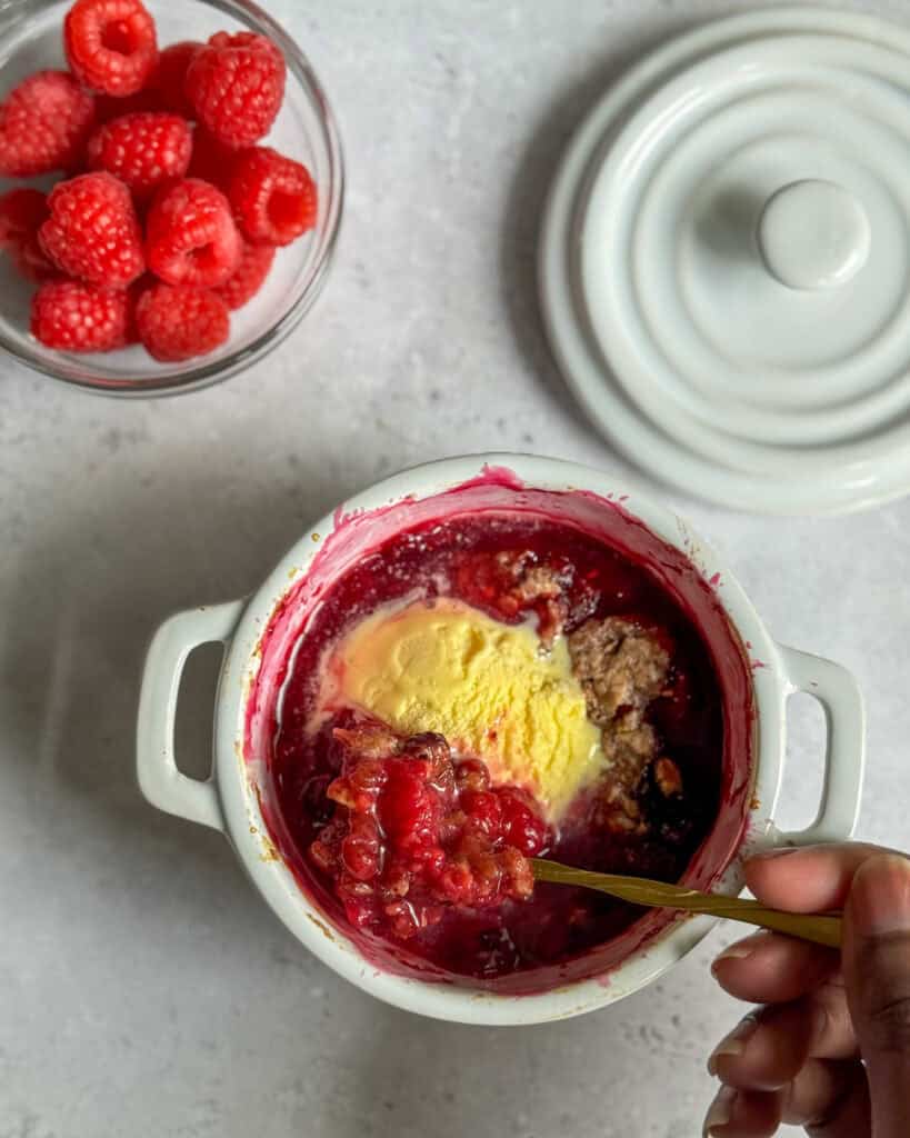 low calorie single serve berry crumble